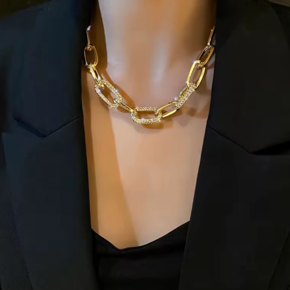 Luxurius Stylish Gold Plated Chain Necklace